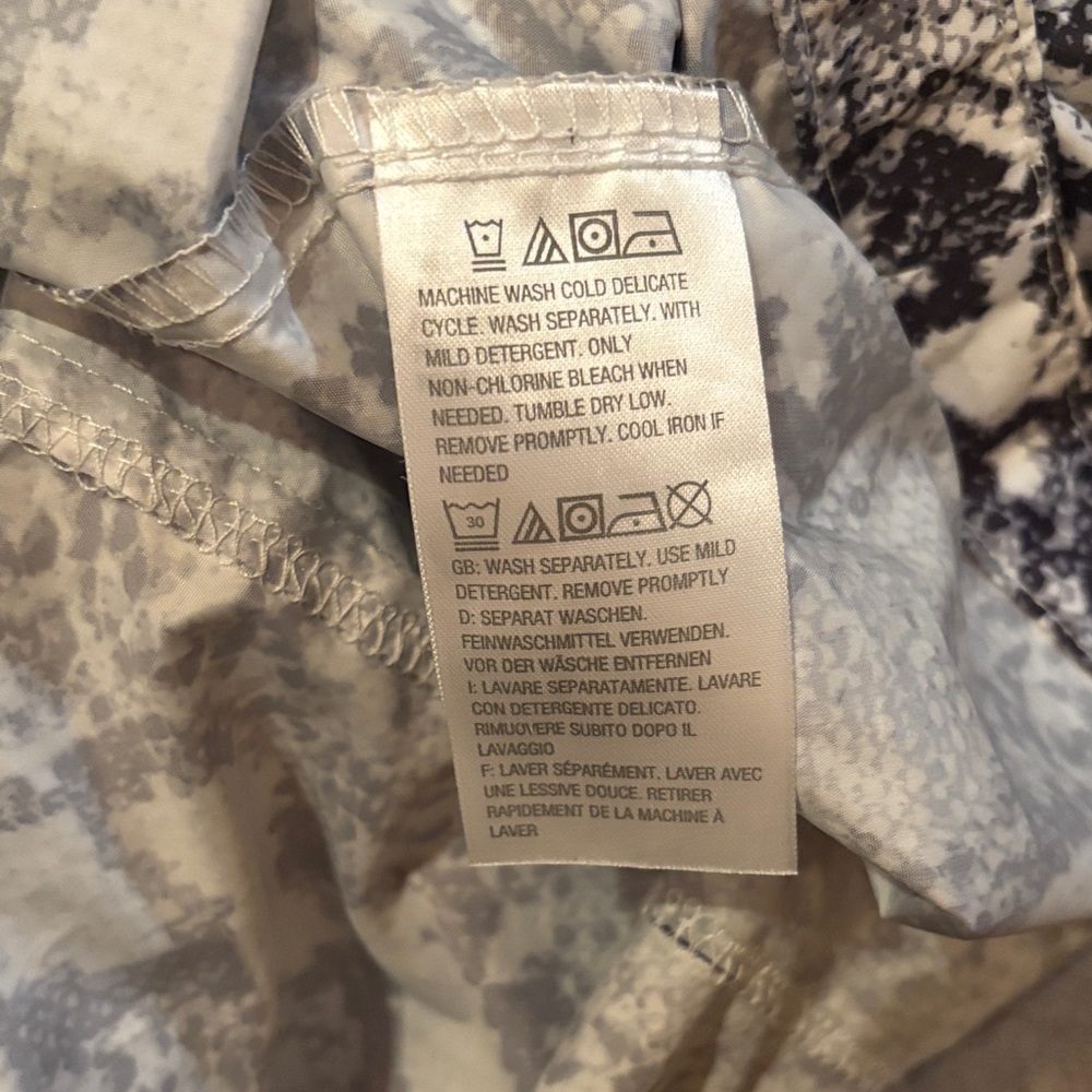 Susan Graver Women’s Packable Snake Print Utility Jacket size XL - Picture 3 of 4